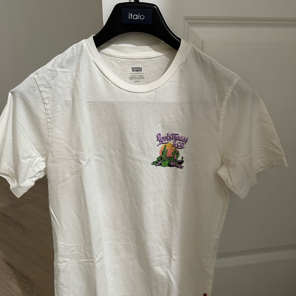 Levi's Eco White T-Shirt with Purple and Green Graphic